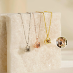 Customized photo heart-shaped projection necklace